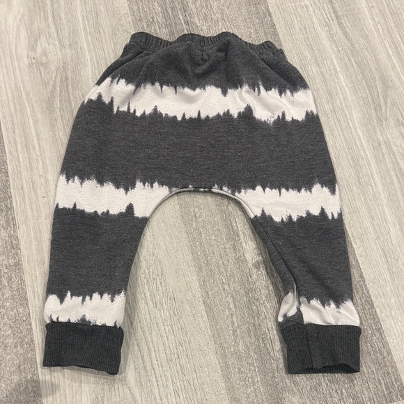 Portage & Main Cozy Charcoal and White Kids Joggers - Picture 1 of 1